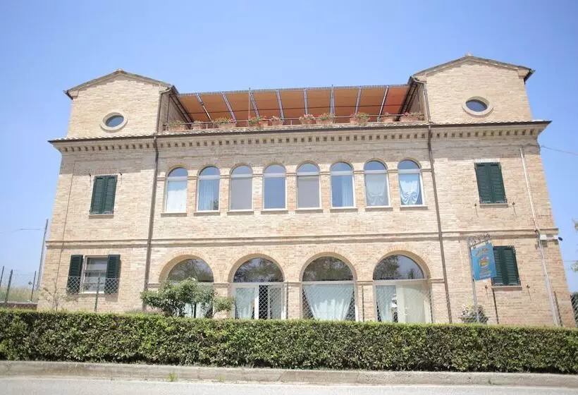 Maaseutuhotelli Agriturismo Casa Degli Archi