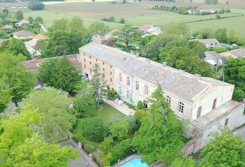 Majatalo Chateau De Vallègue