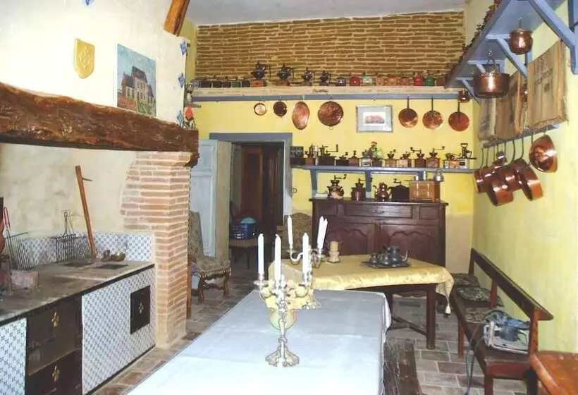 Majatalo Chateau De Vallègue