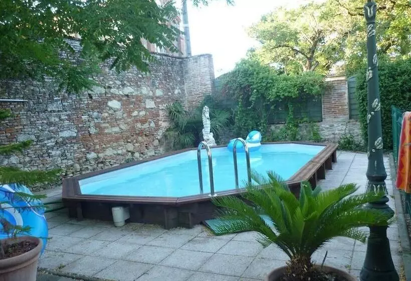 Majatalo Chateau De Vallègue