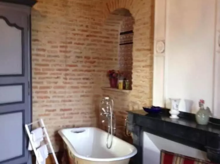 Majatalo Chateau De Vallègue