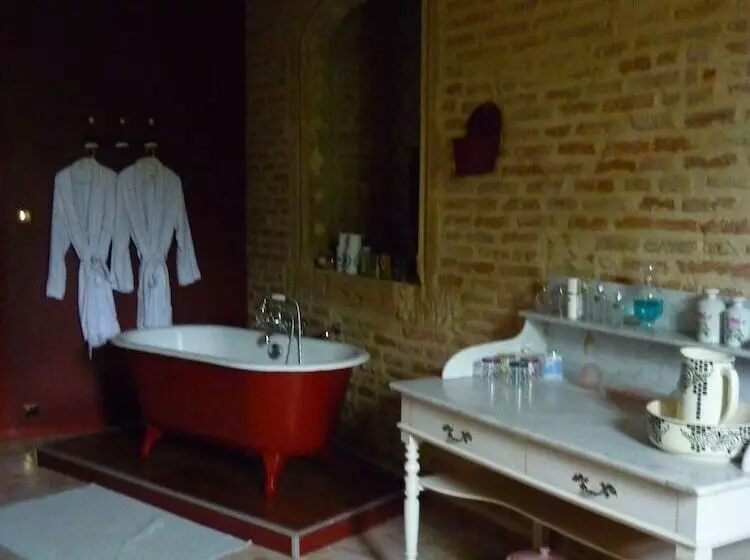 Majatalo Chateau De Vallègue