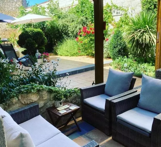 Majatalo Le Patio Chambres Et Tables D Hôtes