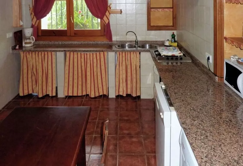 Cosy Cottage In Antequera With Swimming Pool