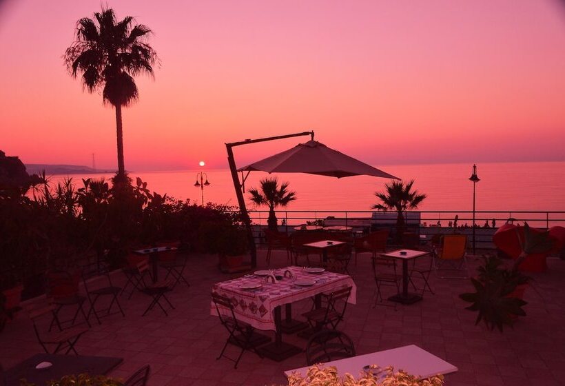 هتل Le Sirene Scilla