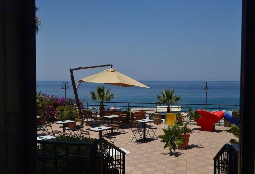 هتل Le Sirene Scilla