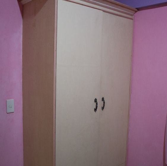 פנסיון Dh Transient  House