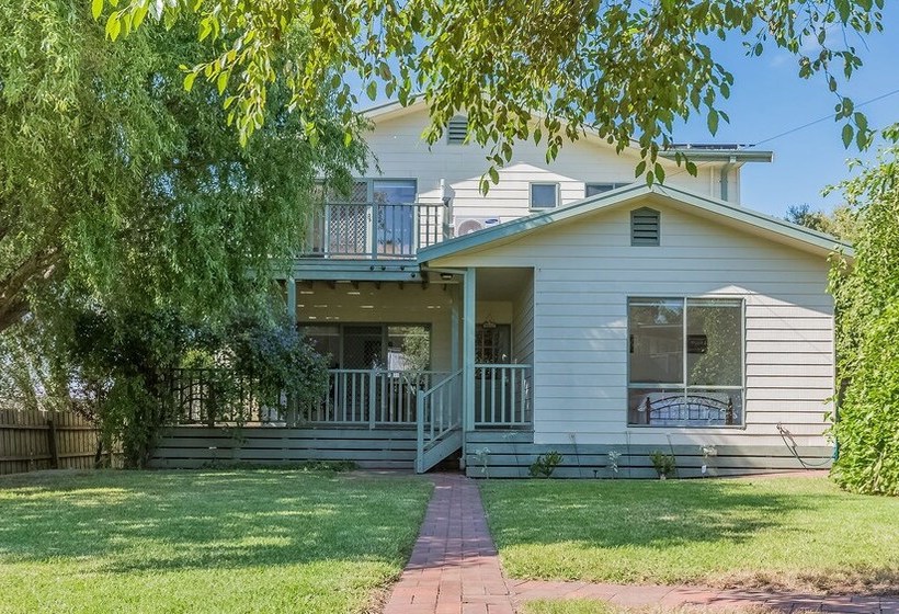 Beach Views On Beilby  Free Wifi & Foxtel  Pet Friendly