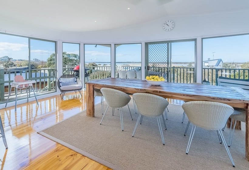 Beach Views On Beilby  Free Wifi & Foxtel  Pet Friendly