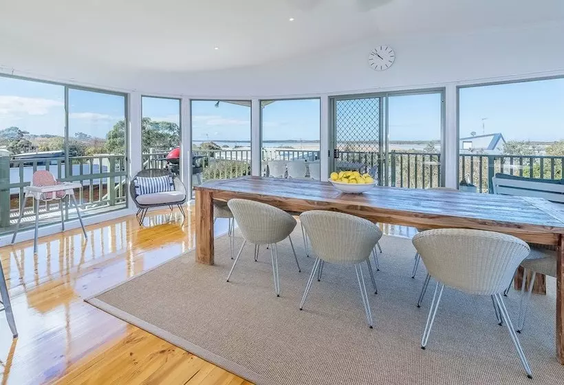Beach Views On Beilby  Free Wifi & Foxtel  Pet Friendly