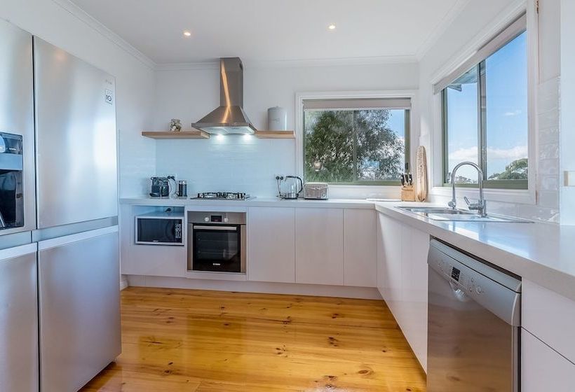 Beach Views On Beilby  Free Wifi & Foxtel  Pet Friendly