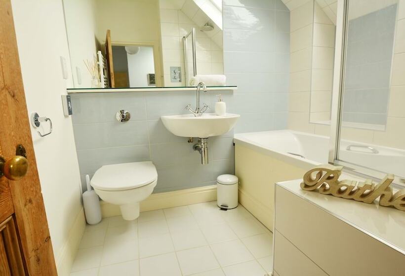 Bridge Cottage Croyde 3 4 Bed, Sleeps 8, Hot Tub