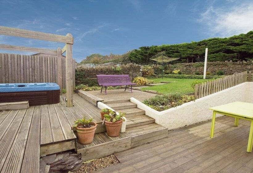 Bridge Cottage Croyde 3 4 Bed, Sleeps 8, Hot Tub