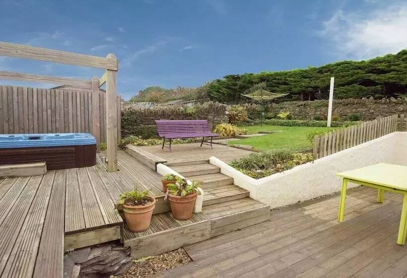 Bridge Cottage Croyde 3 4 Bed, Sleeps 8, Hot Tub