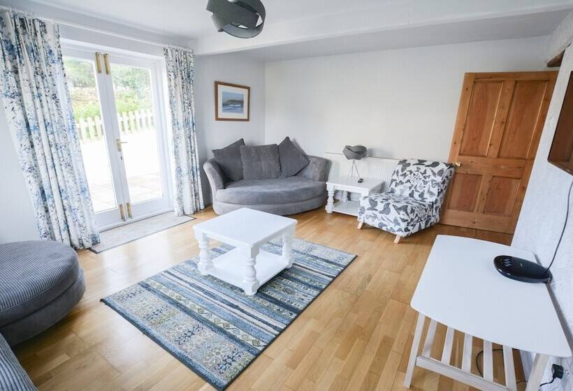 Bridge Cottage Croyde 3 4 Bed, Sleeps 8, Hot Tub