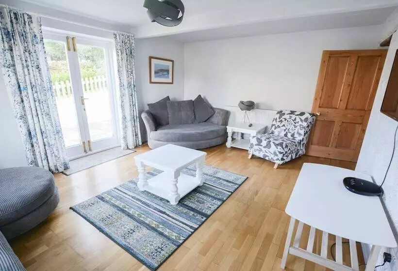 Bridge Cottage Croyde 3 4 Bed, Sleeps 8, Hot Tub