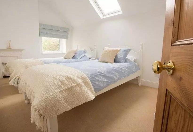 Bridge Cottage Croyde 3 4 Bed, Sleeps 8, Hot Tub
