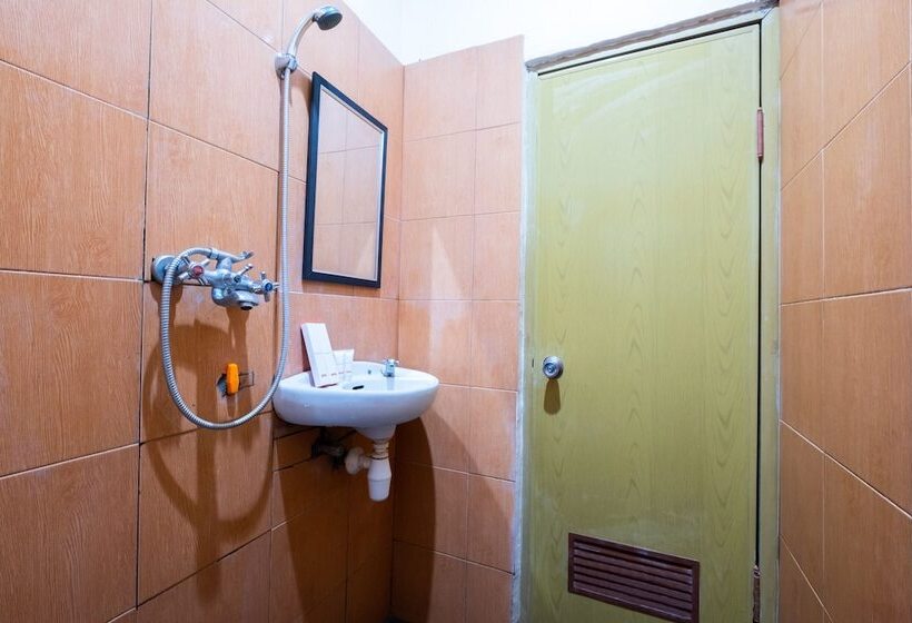 酒店 Oyo 1695 Royal Senggigi