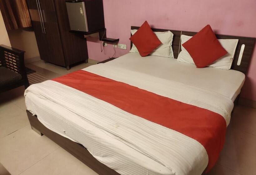 Отель Trio Durga