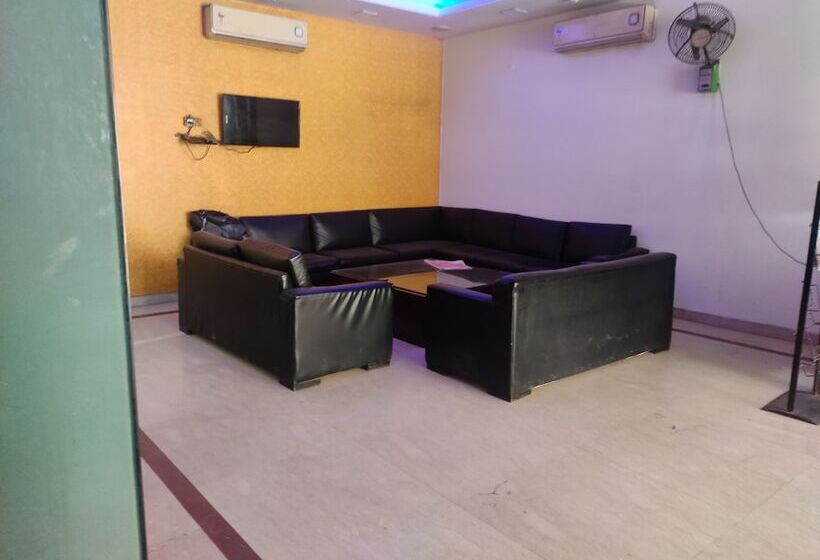 Отель Trio Durga