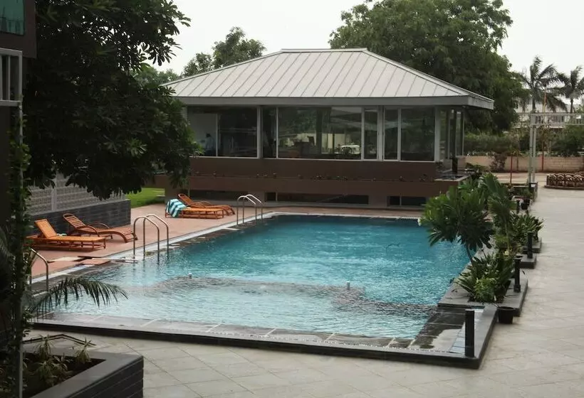 ホテル Vinnca Krishna Park