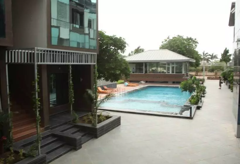 ホテル Vinnca Krishna Park