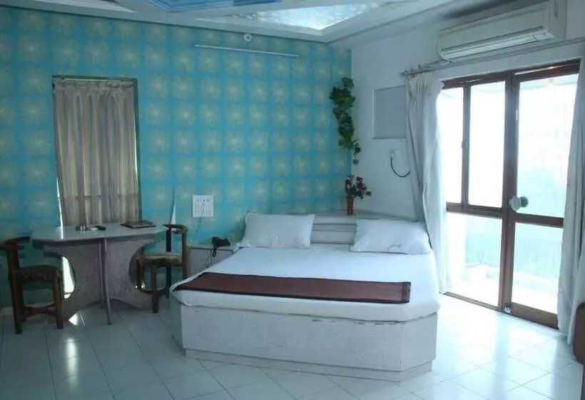 ホテル Vinnca Krishna Park