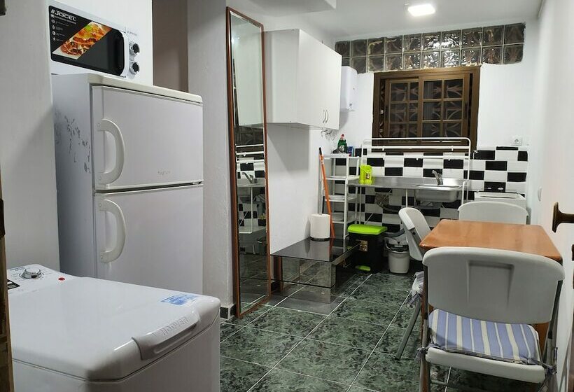 펜션 Low Cost Room Plaza de Hierro III