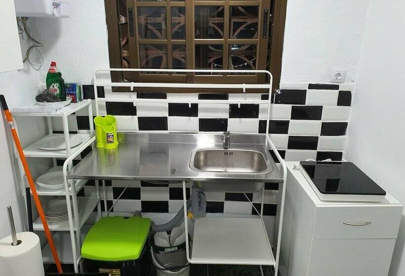 펜션 Low Cost Room Plaza de Hierro III