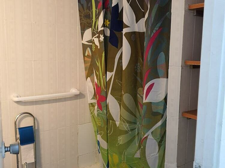 펜션 Low Cost Room Plaza de Hierro III