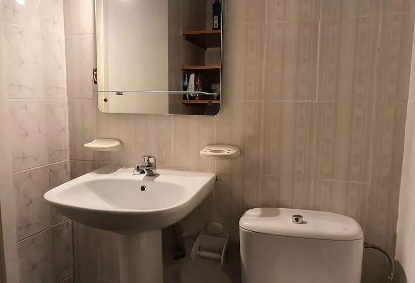 Majatalo Low Cost Room Plaza de Hierro III