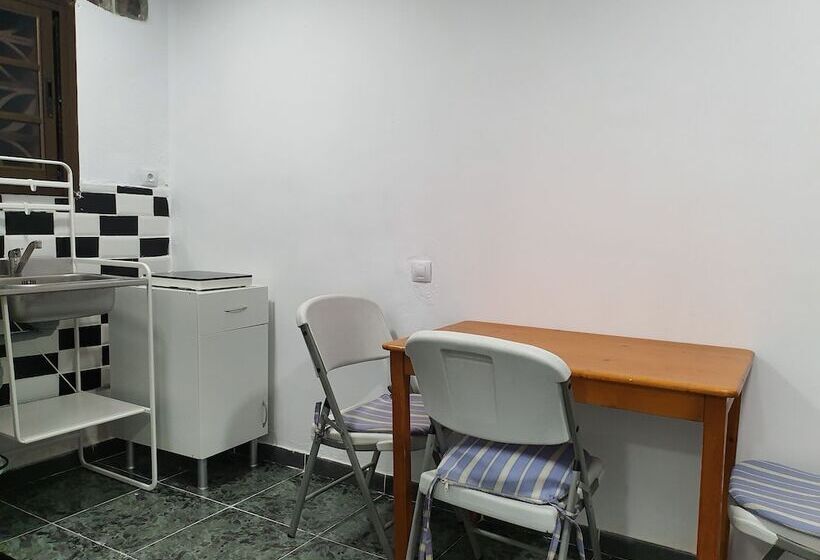 펜션 Low Cost Room Plaza de Hierro III