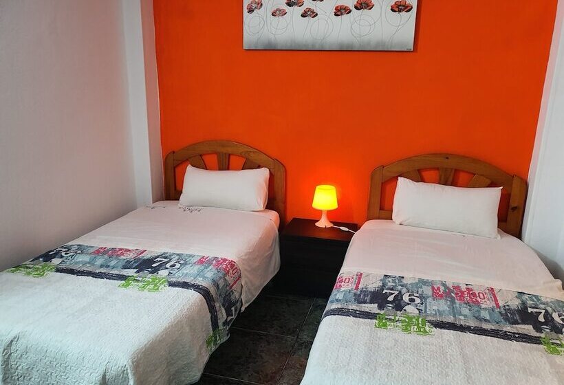 펜션 Low Cost Room Plaza de Hierro III