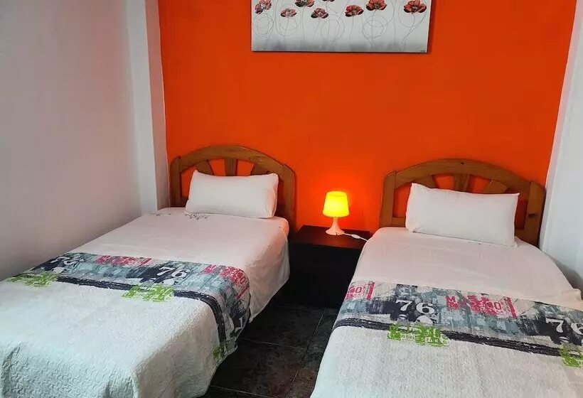 Majatalo Low Cost Room Plaza de Hierro III