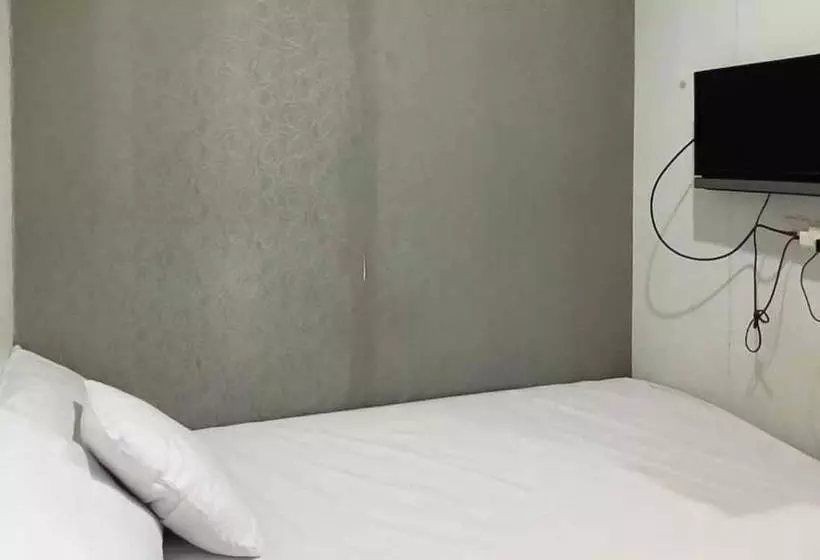 Hotelli Aimer Guest House Syariah Mitra Reddoorz