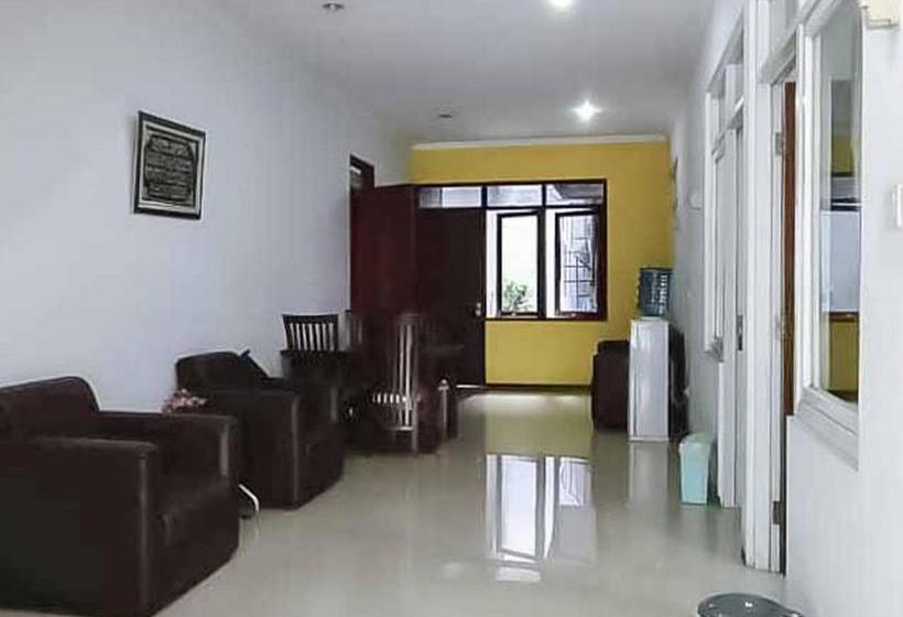 בית מלון כפרי Aimer Guest House Syariah Mitra Reddoorz