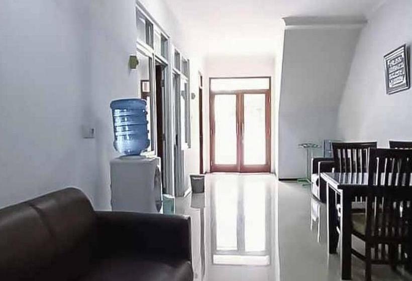 בית מלון כפרי Aimer Guest House Syariah Mitra Reddoorz