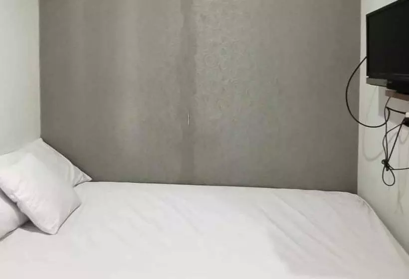 Hotelli Aimer Guest House Syariah Mitra Reddoorz