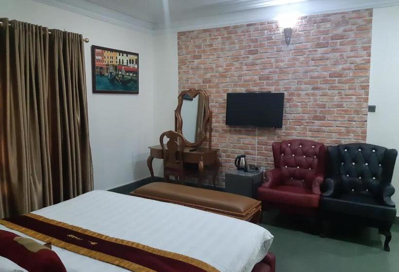 هتل Kristov S House