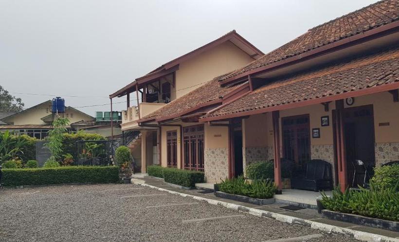 호텔 Oyo 90079 Villa Pondok Idola