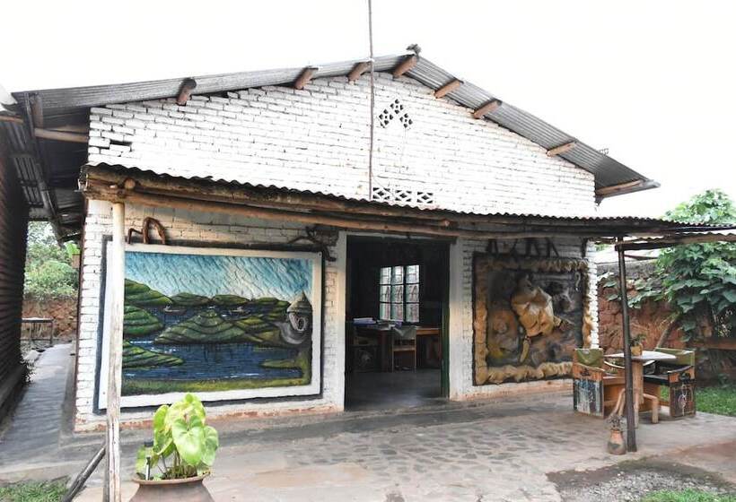 هتل Red Rocks Campsite & Guesthouse