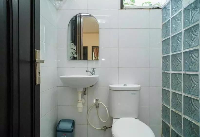 ホテル Reddoorz @ Wisma Pangrango