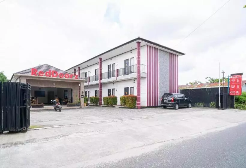 ホテル Reddoorz @ Wisma Pangrango