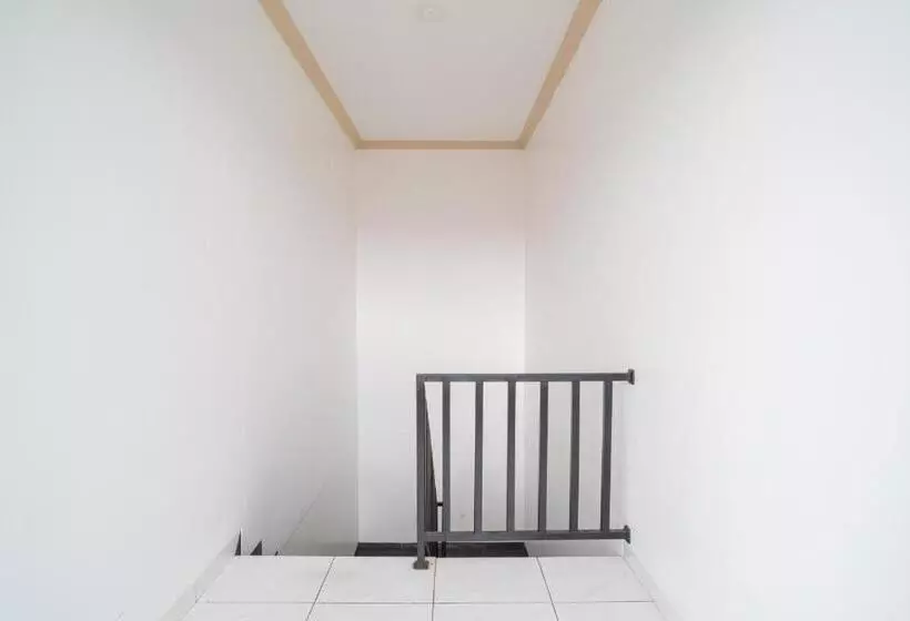 ホテル Reddoorz @ Wisma Pangrango