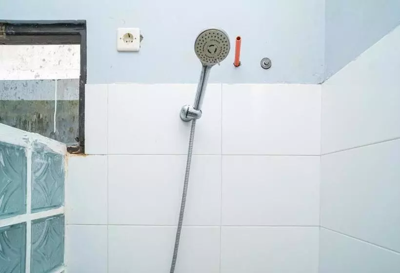 ホテル Reddoorz @ Wisma Pangrango