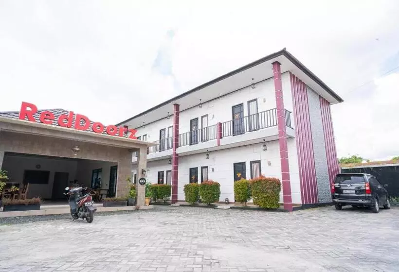 ホテル Reddoorz @ Wisma Pangrango