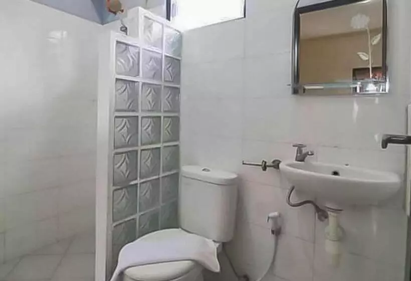 ホテル Reddoorz @ Wisma Pangrango