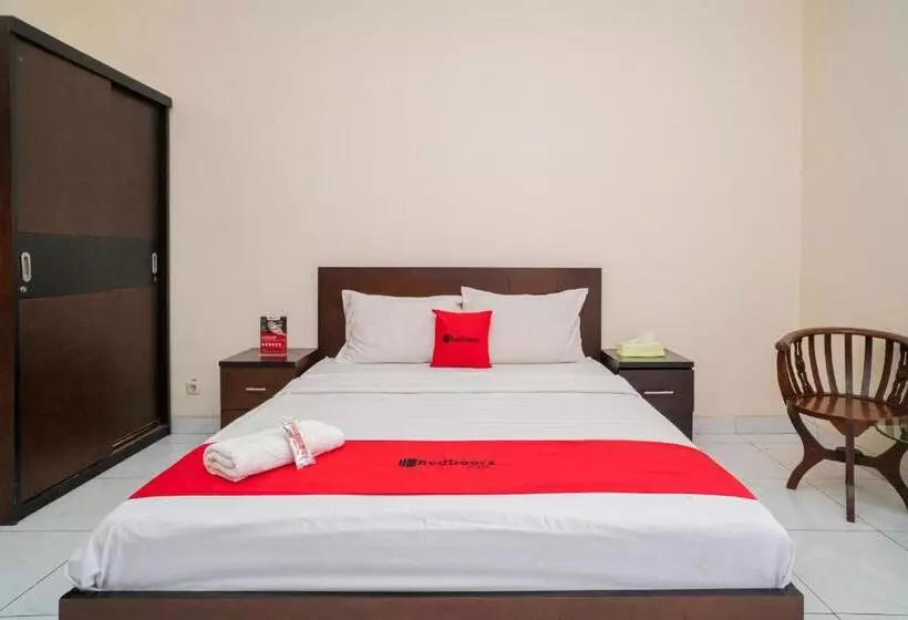 ホテル Reddoorz @ Wisma Pangrango