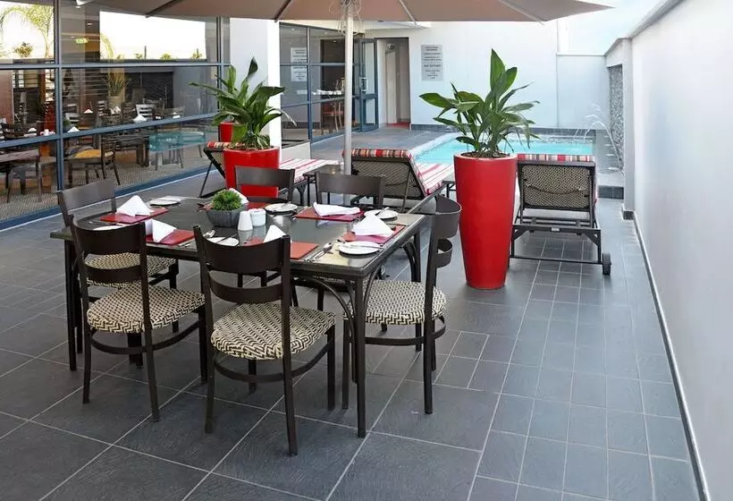 هتل Indaba Lodge Gaborone