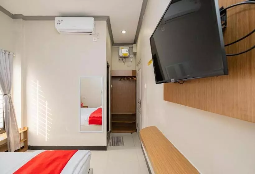 Hotelli Reddoorz Near Kampung Inggris Pare